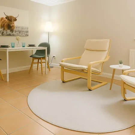 Apartment Stadtnah, Parkplatz, Terrasse, Wlan Daire Kiel